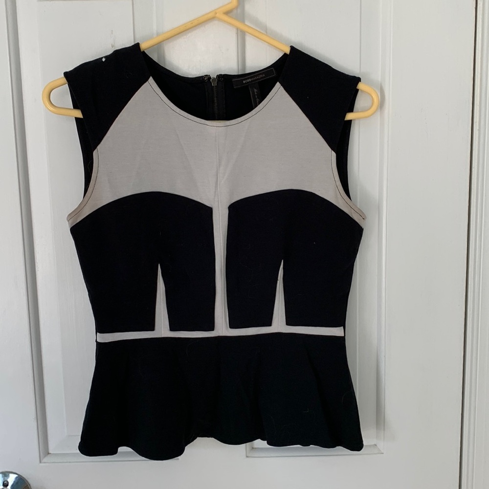Pretty black and white sleeveless top with lots of style!